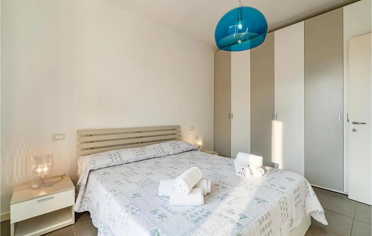 2 Bedroom Lovely Apartment In Puegnago Sul Garda Raffa