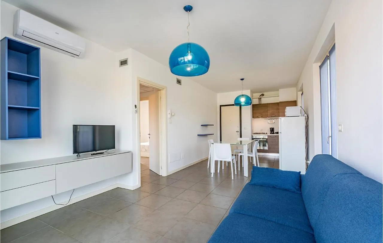 2 Bedroom Lovely Apartment In Puegnago Sul Garda Raffa