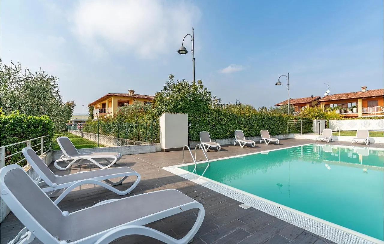 2 Bedroom Lovely Apartment In Puegnago Sul Garda Raffa