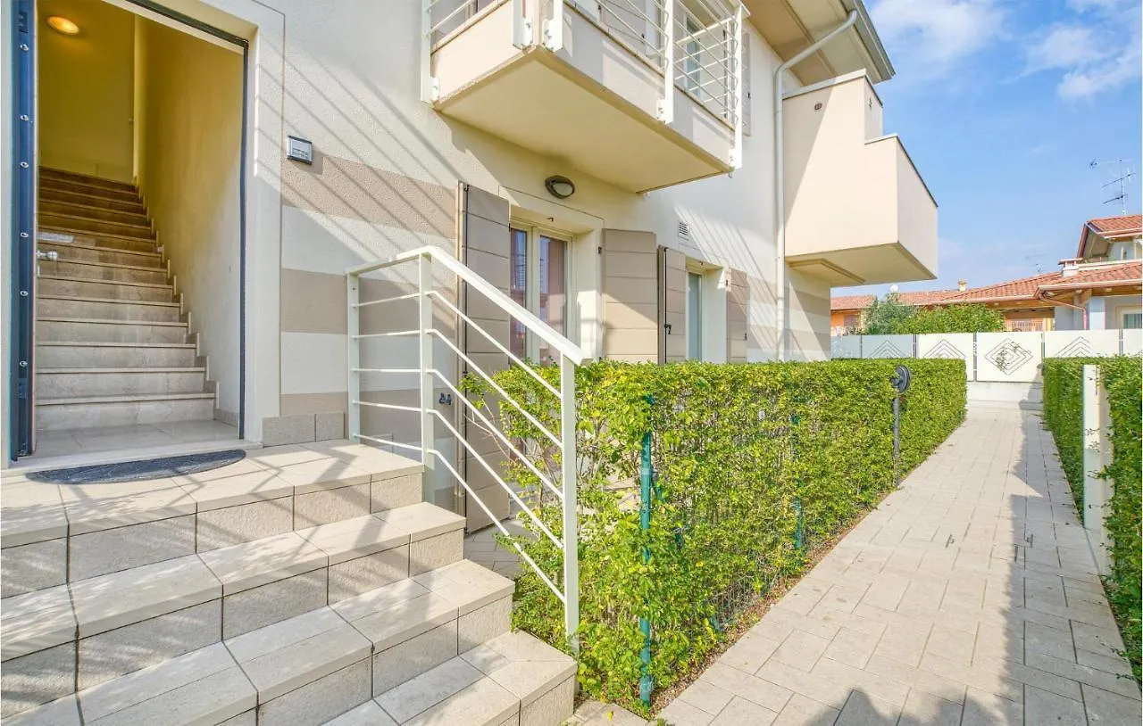 2 Bedroom Lovely Apartment In Puegnago Sul Garda Raffa Italy